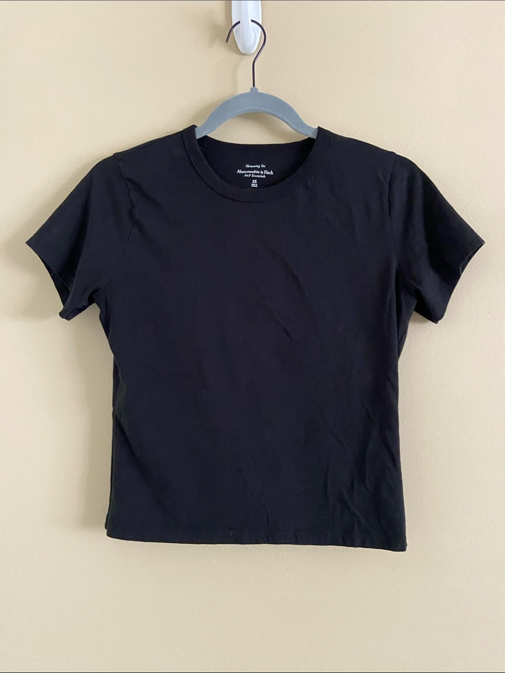 Abercrombie & Fitch Essential Black Skimming Crewneck T-shirt (XS)